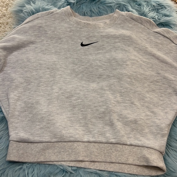 EUC! SOFT Grey Cropped Nike Sweatshirt! Size small! - Picture 2 of 4